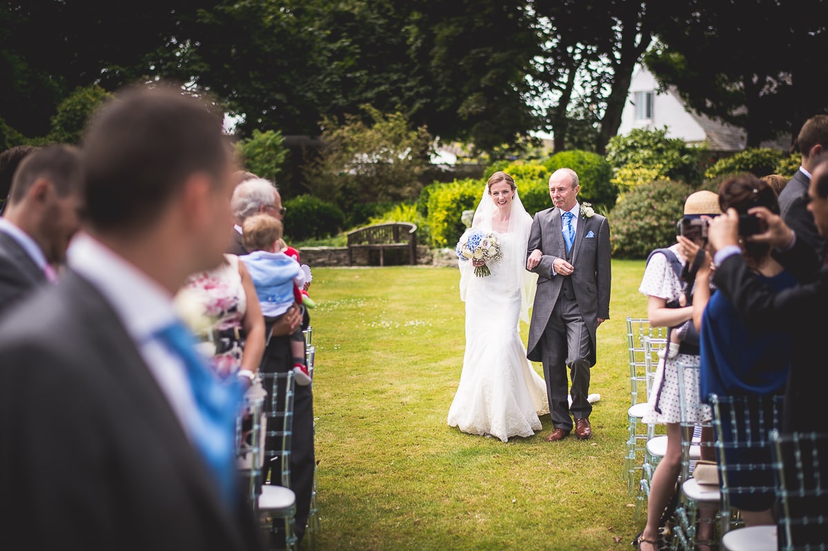 bride and dad down the aisle 