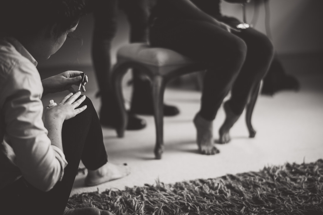 Black and white photo of a bride sitting on the floor.