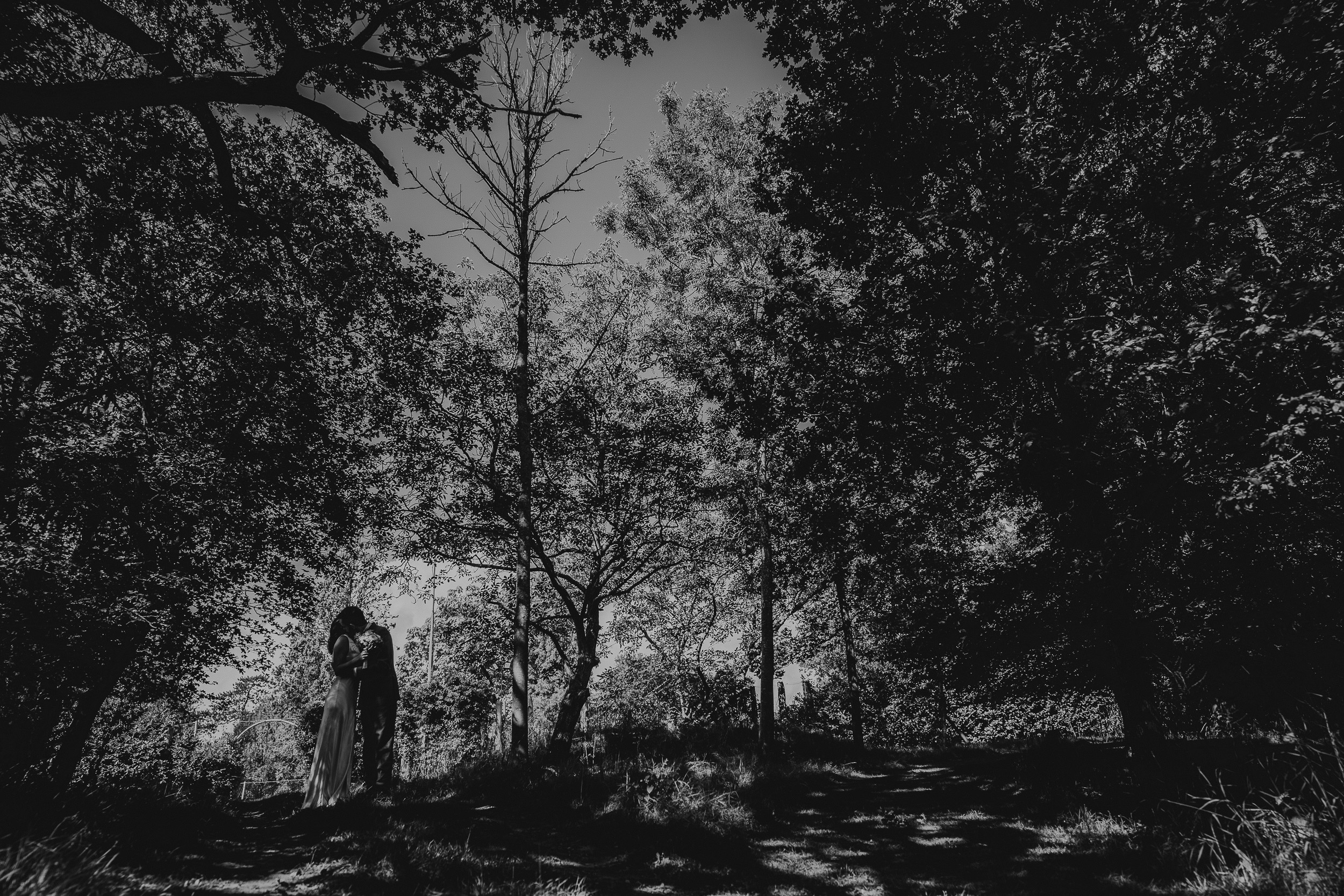 A black and white photo of a couple in Ridge Farm.